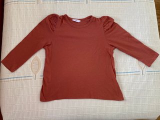 Camiseta Mango manga abullonada color ladrillo