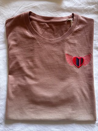 Camiseta Unisex degradada rosa/blanco con corazón