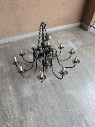 Lampadario antico in metallo
