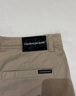 Pantalon Chino corto Calvin Klein beige