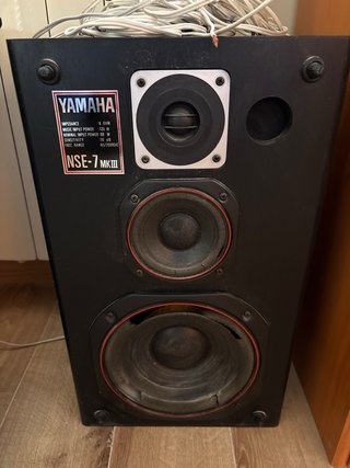 Altavoces Yamaha Negros