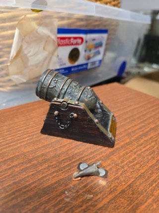 Cannone di rame decorativo