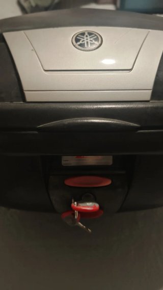 Baúl Givi 46 litros para 2 cascos con respaldo