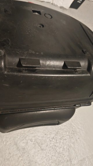 Baúl Givi 46 litros para 2 cascos con respaldo
