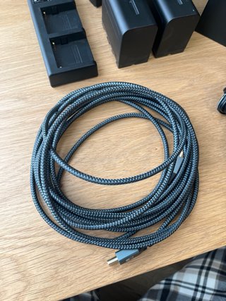 Atomos Shinobi 7 Monitor + 2 Baterías