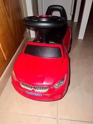 Coche correpasillos rojo para niños