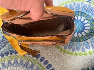 Bolso bandolera de corcho con estampado