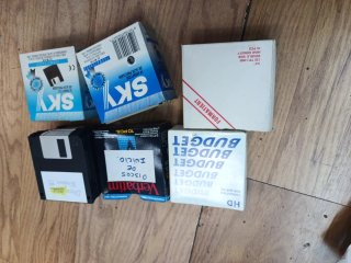 Ratones, mandos, cables y disquetes