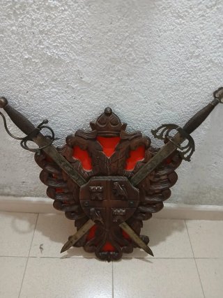 Escudo de armas con espadas