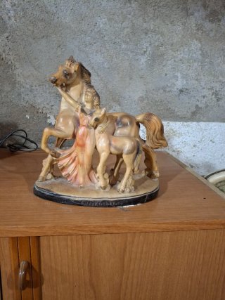 Figura mujer y caballos Made in Italy
