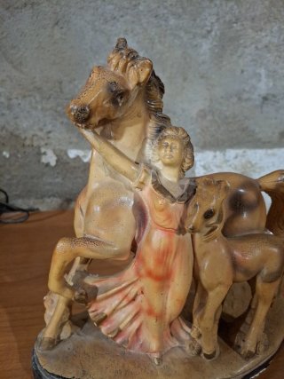 Figura mujer y caballos Made in Italy