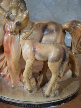 Figura mujer y caballos Made in Italy
