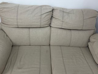 Sofá de tela beige