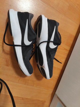 Deportivas Nike Negras y Blancas