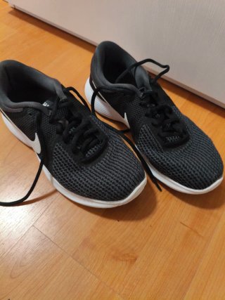Deportivas Nike Negras y Blancas