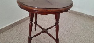Mesa auxiliar de madera