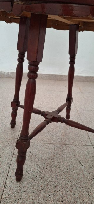Mesa auxiliar de madera