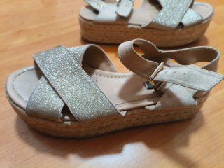 Sandalias Mustang Beige y Doradas