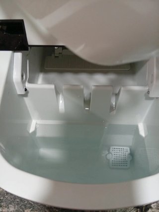 Macchina per fare ghiaccio nera