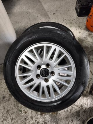 Llantas con neumáticos Volvo