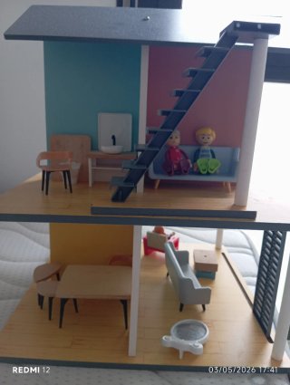 Casa de muñecas de madera