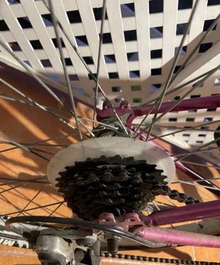 Bicicleta de montaña morada