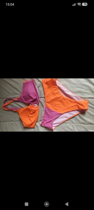 Bikini naranja y rosa