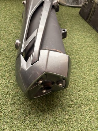 Tubo de escape Kawasaki J300 gris