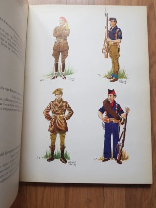 La Asturias guerrera.  Uniformes. Militar