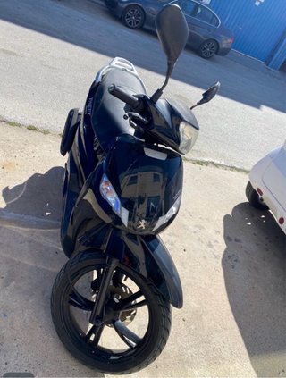 Peugeot Tweet 125i Negra
