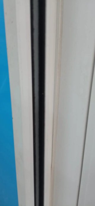 Ventana de aluminio blanca