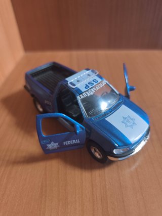 Ford F-150 Welly 1/36 Policía