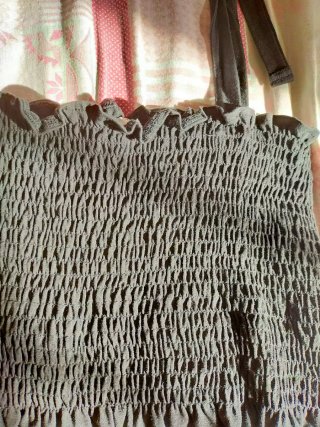 Top estivo nero con spalline