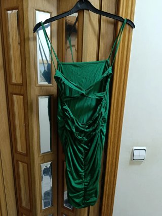 Vestido verde tirantes.