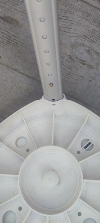 Taburete azul y blanco para ducha