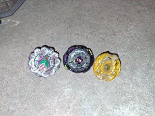 Beyblade: 42 piezas, 2 lanzadores, 1 estadio