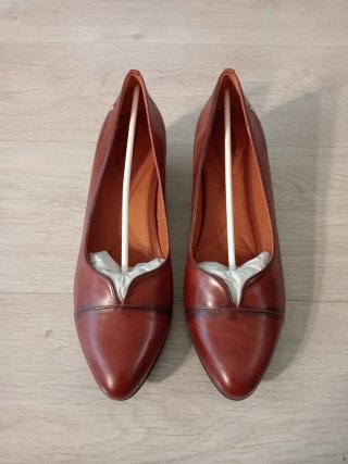 Zapatos de tacón marrones para mujer