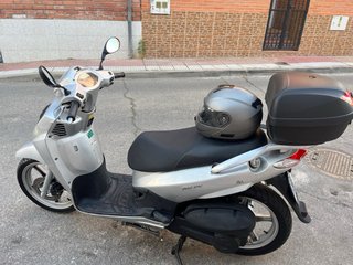 Honda HD 125 Scooter Plata