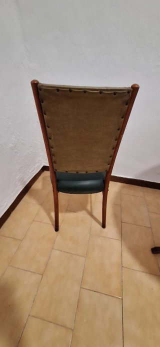 Silla de madera tapizada