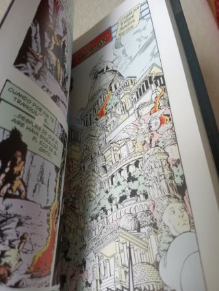 DC Comics Wonder Woman: Dioses y mortales