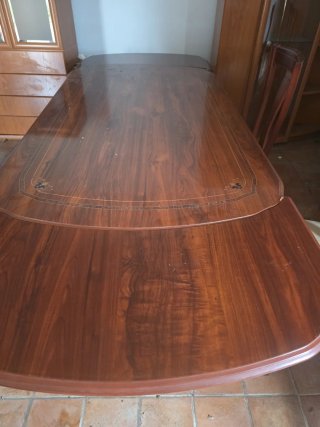 Mesa de comedor y 5 sillas de madera