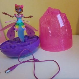 Hada Voladora Juguete con Base y Cargador
