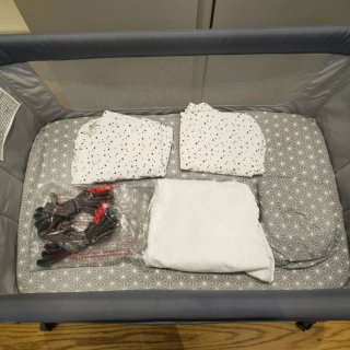 Cuna Chicco Next2Me Essential Gris