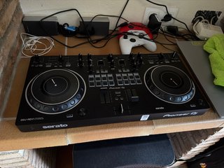 Altavoz Behringer Negro y pies de altavoces
