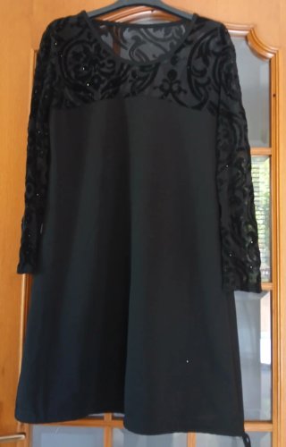 Tubino elegante nero con dettagli