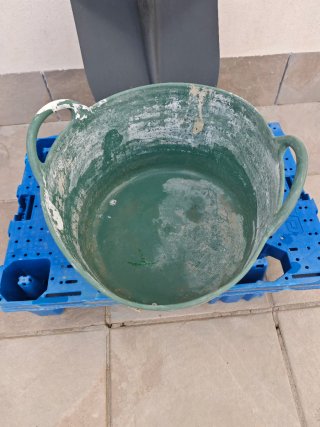 Pala de obra o jardín con mango de madera