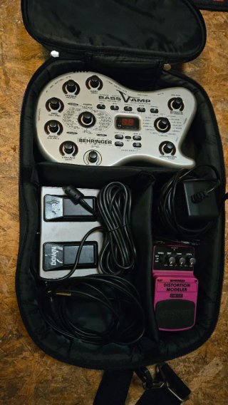 Behringer V-AMP Bass Guitar Amp