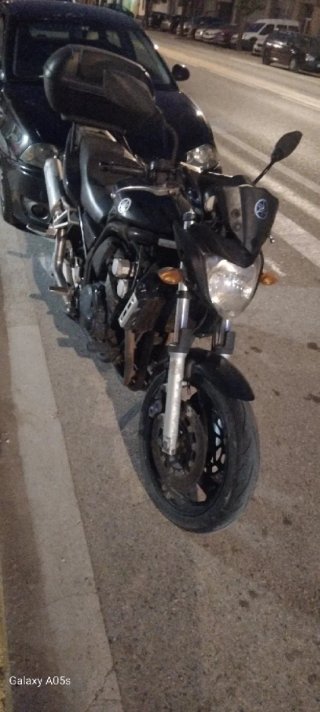 Yamaha FZ6 Naked Negra