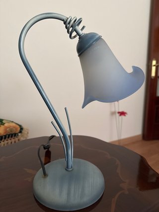 Lamparita de mesa azul y blanca