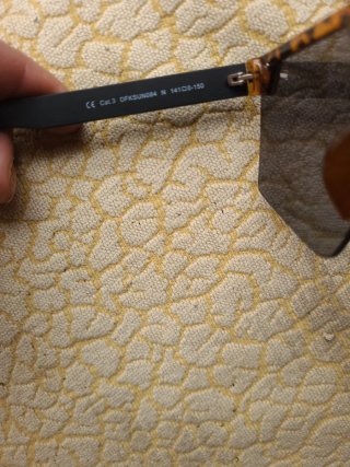 Gafas de sol negras y marrones